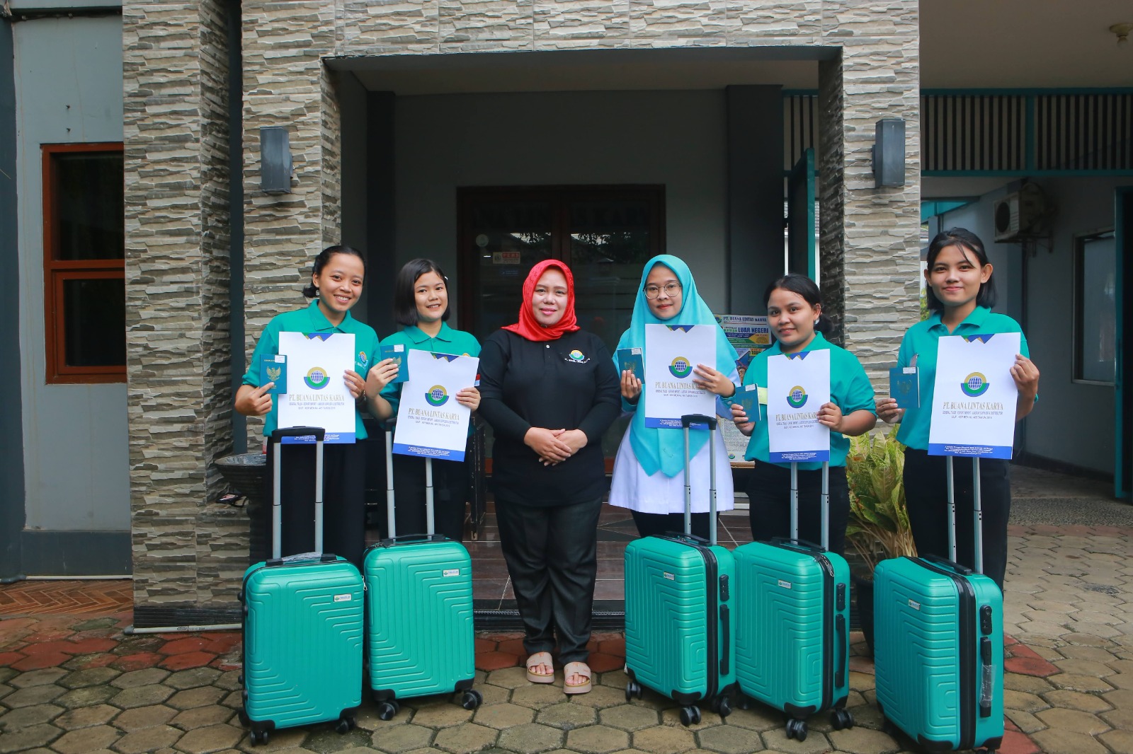 Tim peserta pelatihan PT. Buana Lintas Karya siap berangkat